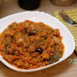 MANCARICA DE VINETE SI ARDEI COPTI CU MASLINE SI CIUPERCI