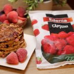 PANCAKES CU CAPSUNI SI FULGI DE OVAZ