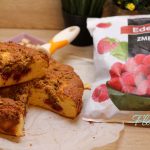 PRAJITURA CU ZMEURA SI CRUMBLE DE FISTIC