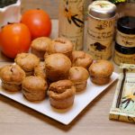 BRIOȘE CU KAKI ȘI VANILIE