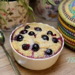 BUDINCĂ DE QUINOA CU BANANĂ ȘI AFINE