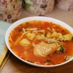 CIORBA DE PUI CU ROSII